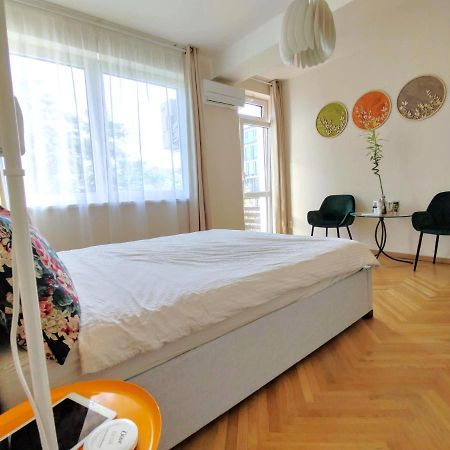 Big Stay - 4 Bedroom, 2 Bathroom Central Apartment With Ac Bratislava Bagian luar foto