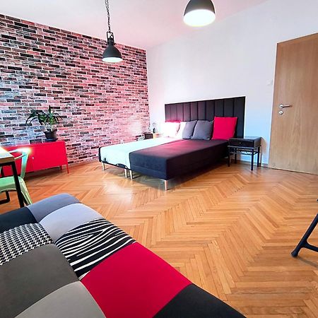 Big Stay - 4 Bedroom, 2 Bathroom Central Apartment With Ac Bratislava Bagian luar foto